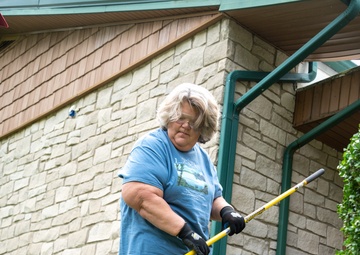 Volunteer campers provide extra helping hands to lake staff