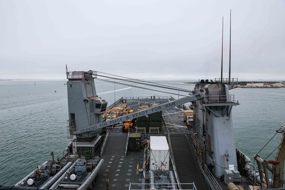 USS Carter Hall pulls into Morehead City