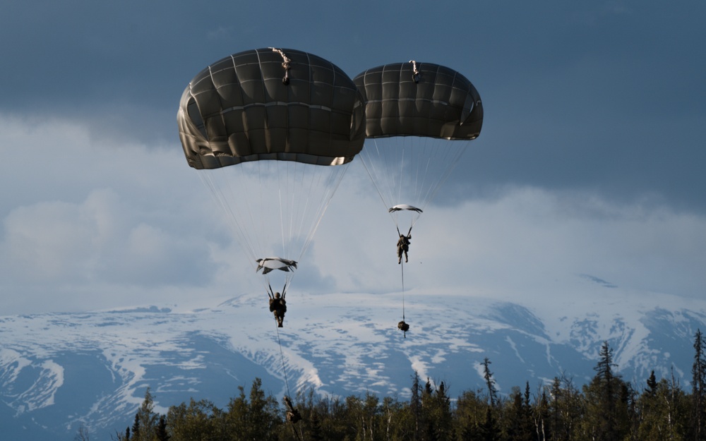 Kodiak Mace 23: VMGR squadrons conduct joint operations with 11th Airborne Division