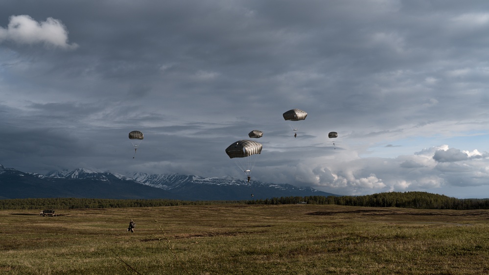 Kodiak Mace 23: VMGR squadrons conduct joint operations with 11th Airborne Division