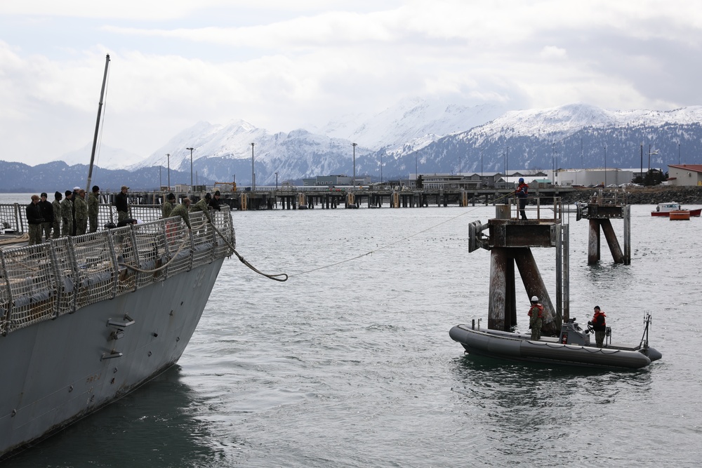 Arleigh Burke-class guided-missile destroyer USS Momsen (DDG 92) pulls into port at Homer, Alaska