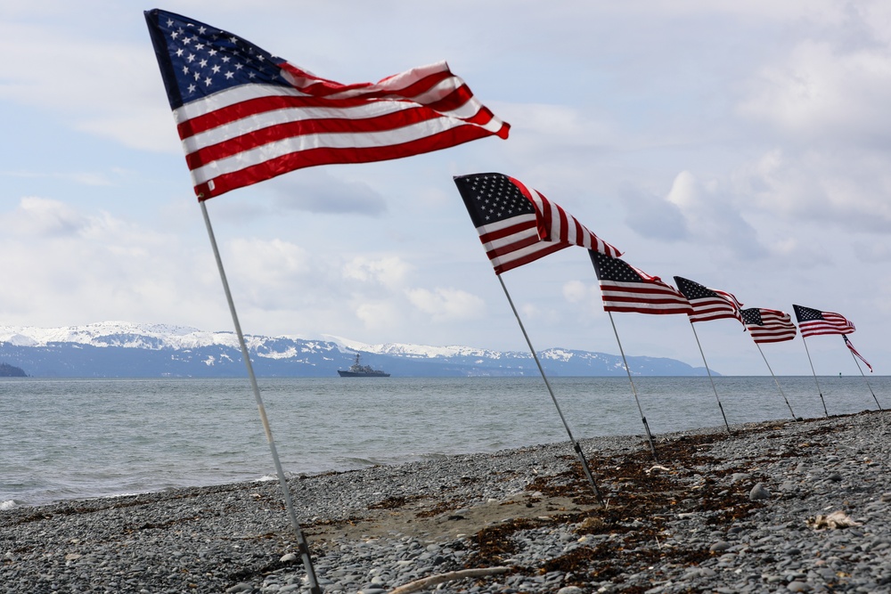 Arleigh Burke-class guided-missile destroyer USS Momsen (DDG 92) pulls into port at Homer, Alaska