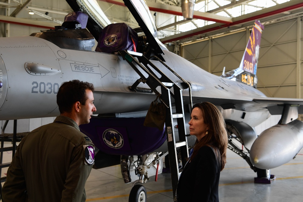 U.S. Ambassador to the Republic of Slovenia visits Aviano AB