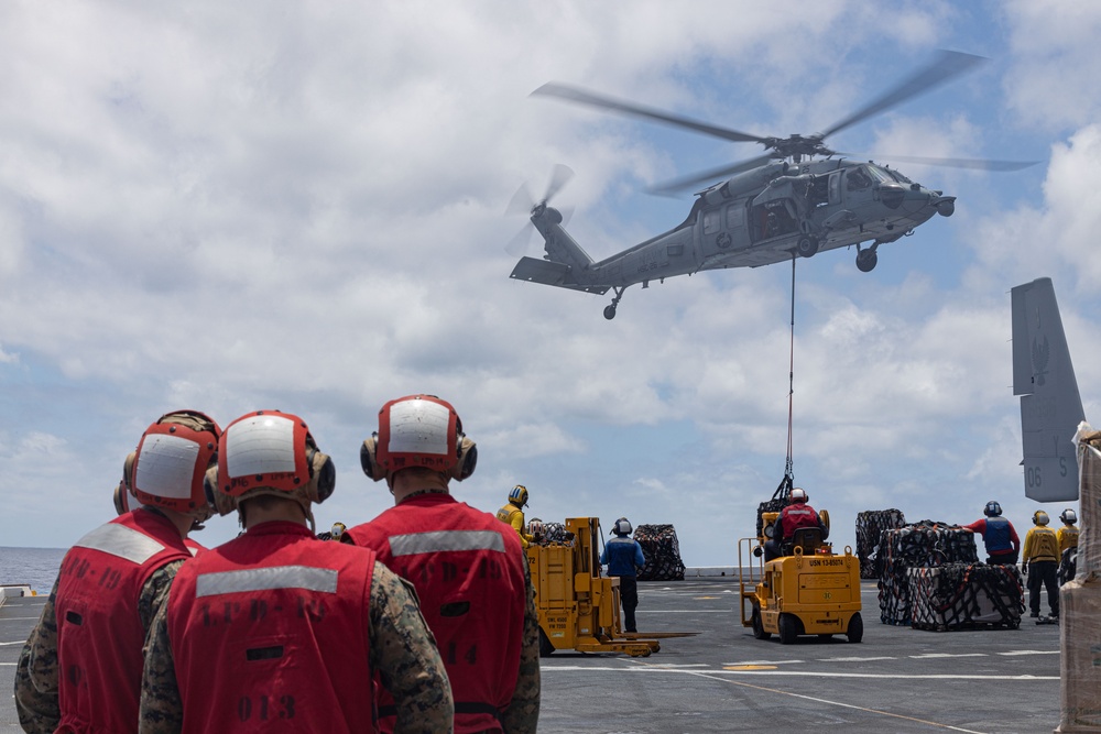 USS Mesa Verde receives Replenishment at Sea from the USNS Patuxent