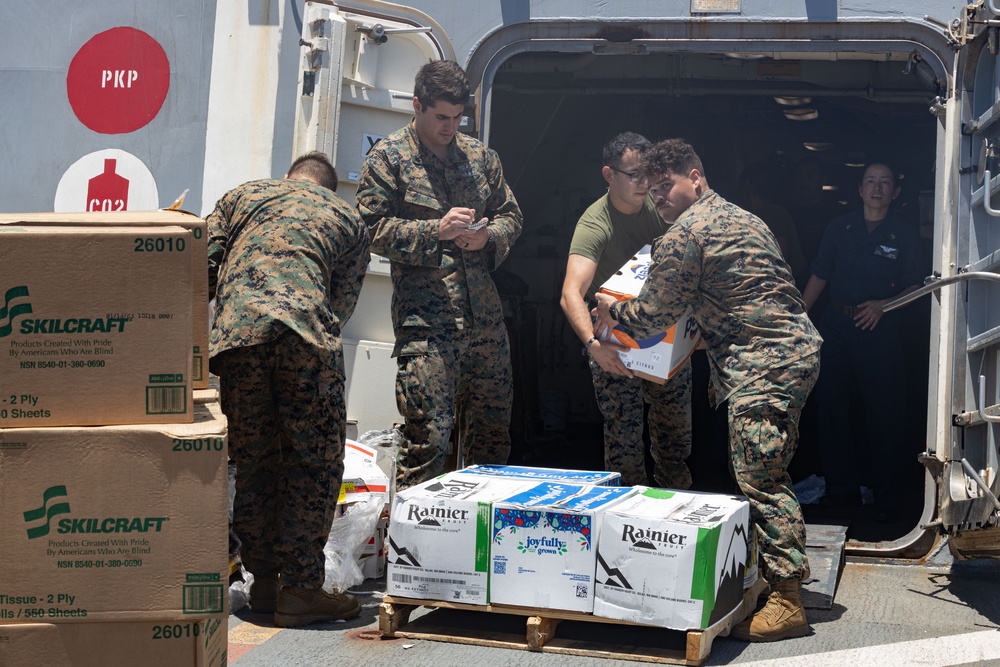 USS Mesa Verde receives Replenishment at Sea from the USNS Patuxent