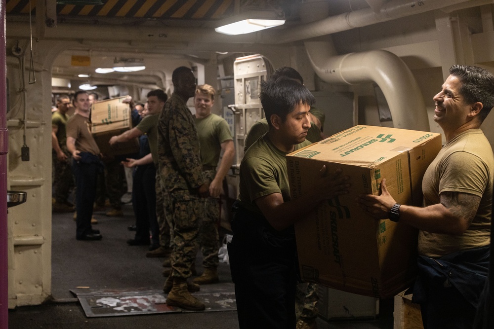 USS Mesa Verde receives Replenishment at Sea from the USNS Patuxent