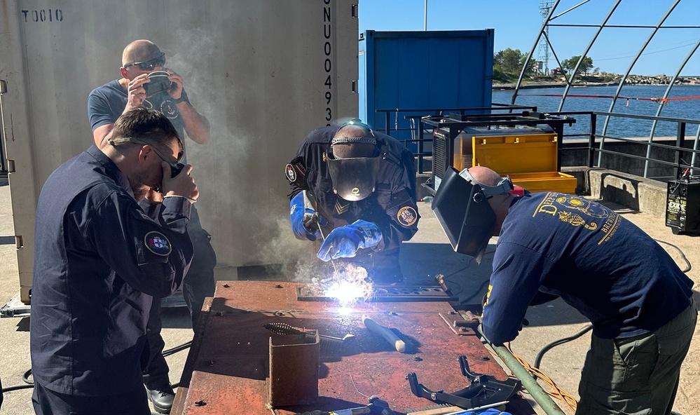 Topside Welding with Latvian divers during BALTOPS23