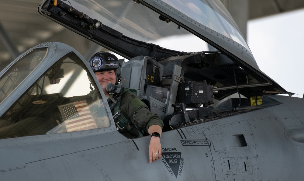 122nd Fighter Wing pilot takes final flight