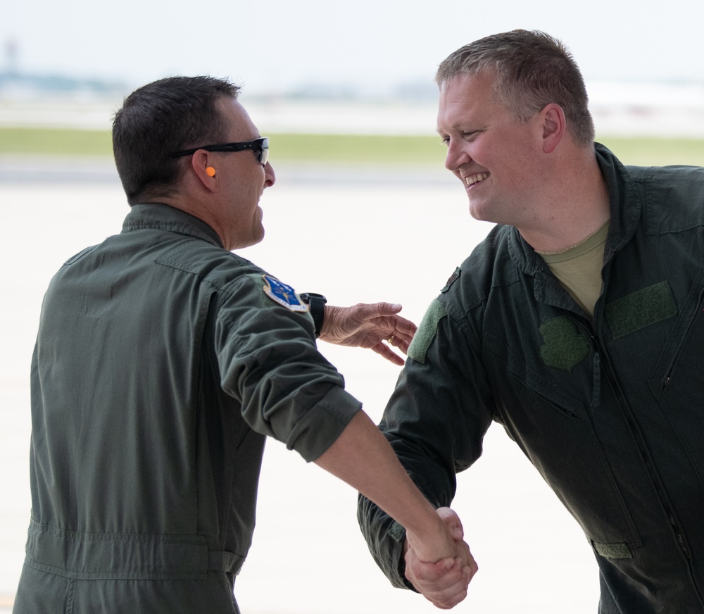 122nd Fighter Wing pilot takes final flight