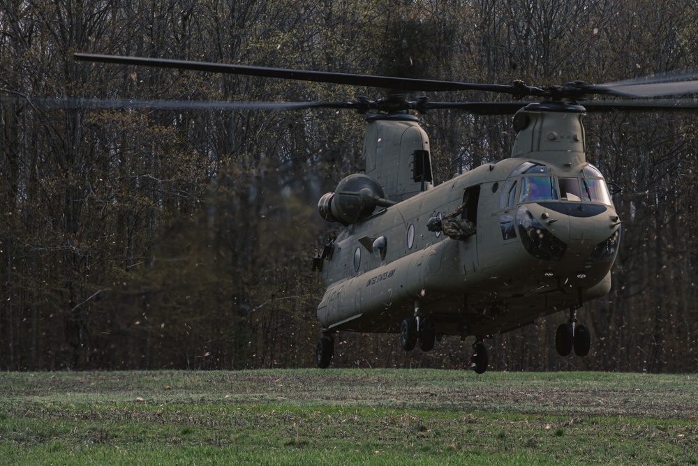 Michigan Army National Guard Chinooks Transport Marines