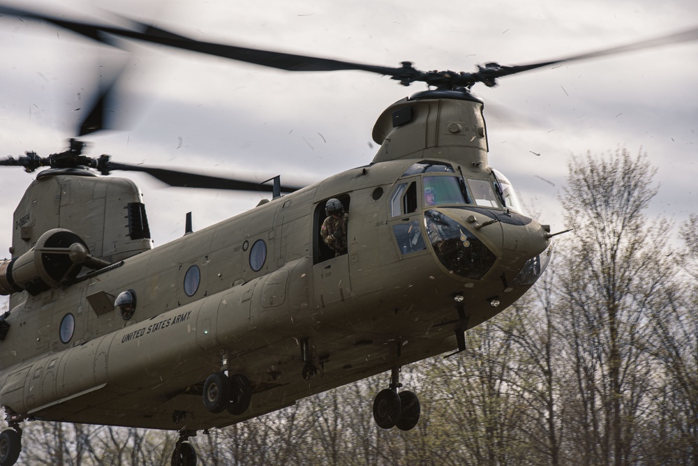 Michigan Army National Guard Chinooks Transport Marines