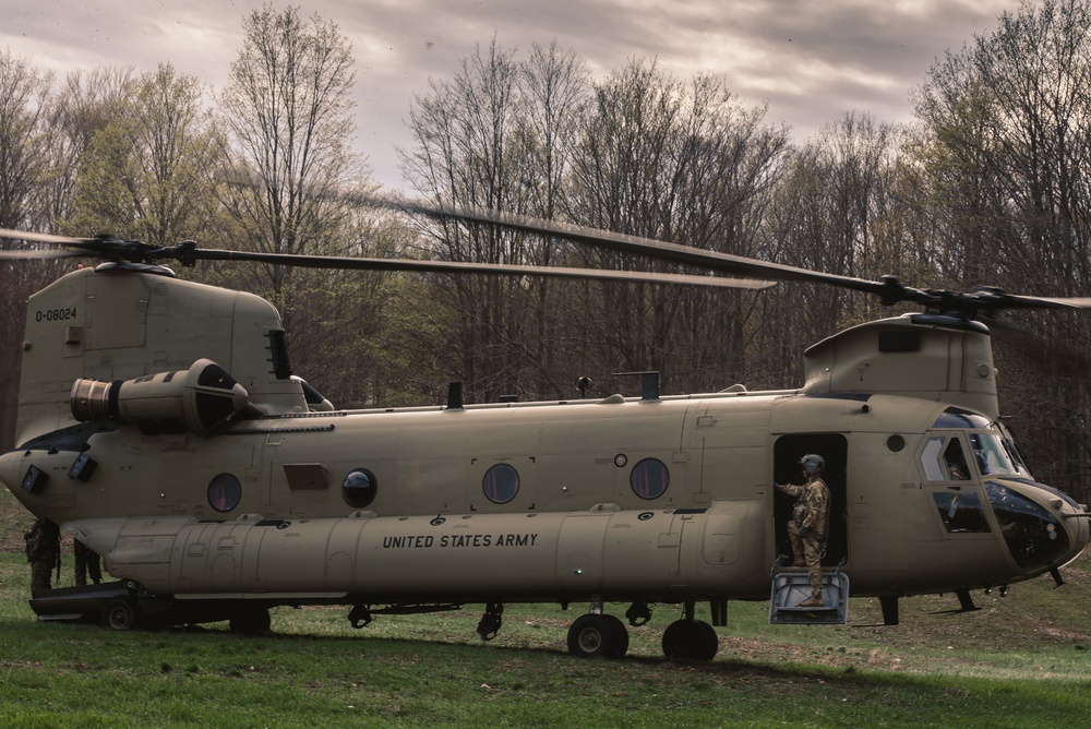 Michigan Army National Guard Chinooks Transport Marines