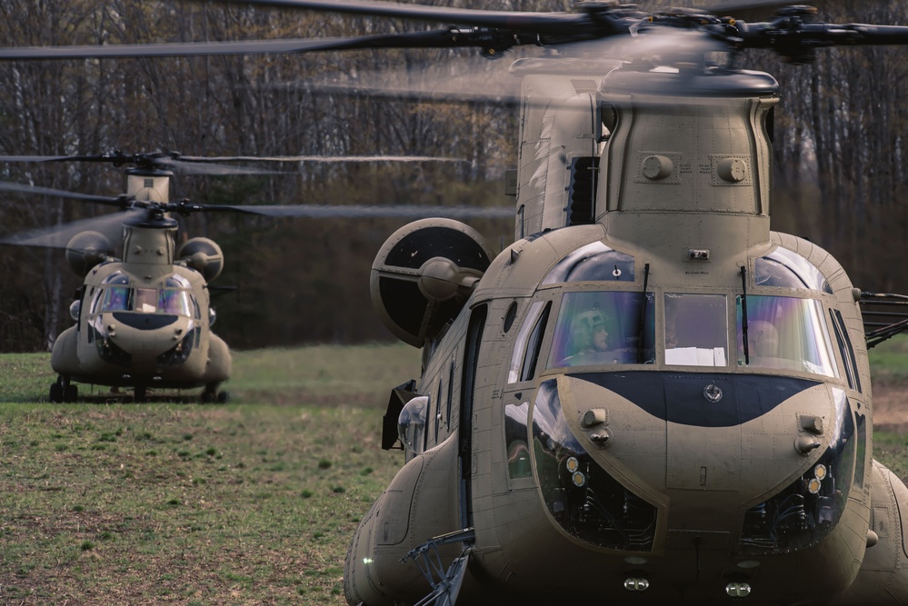 Michigan Army National Guard Chinooks Transport Marines