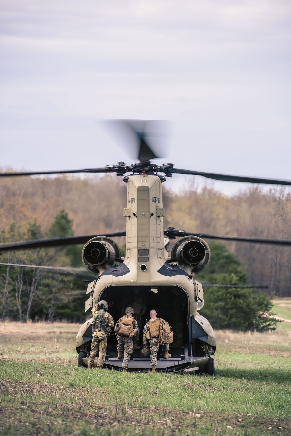 Michigan Army National Guard Chinooks Transport Marines