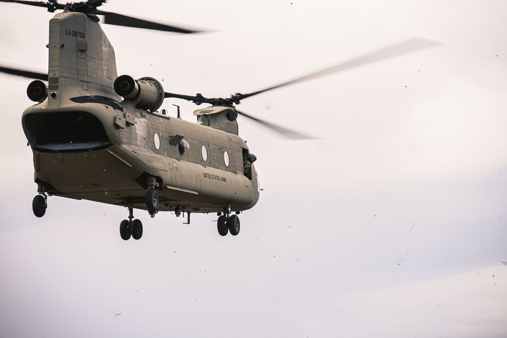 Michigan Army National Guard Chinooks Transport Marines