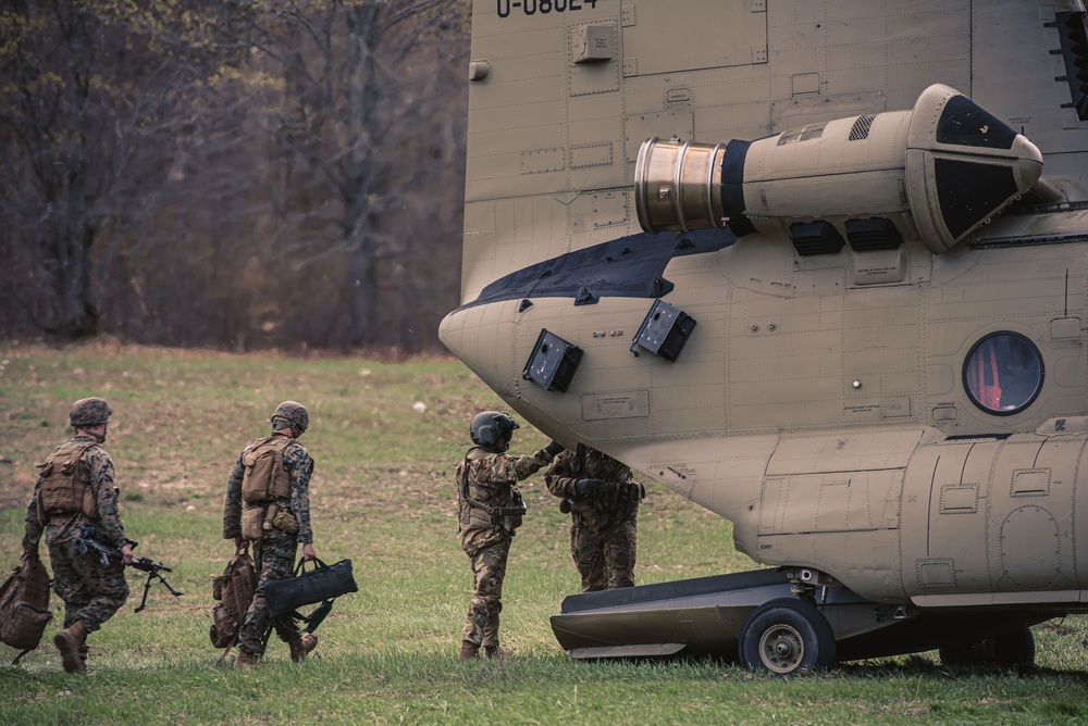 Michigan Army National Guard Chinooks Transport Marines