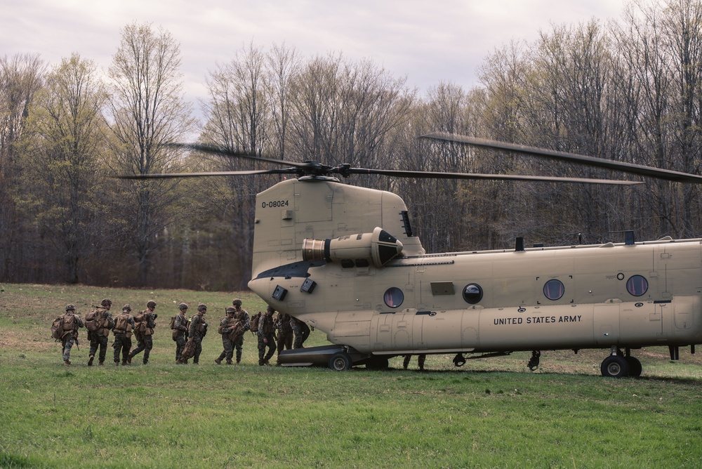 Michigan Army National Guard Chinooks Transport Marines