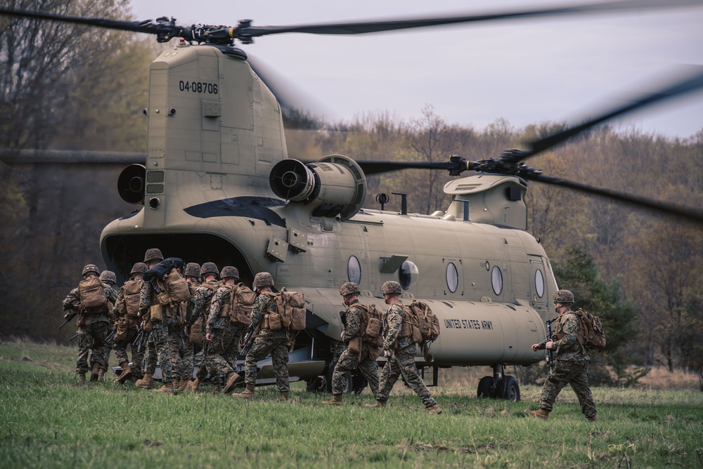 DVIDS - Images - Michigan Army National Guard Chinooks Transport ...