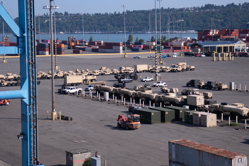 833rd Transportation Battalion Loads Equipment for Deployment in the Pacific