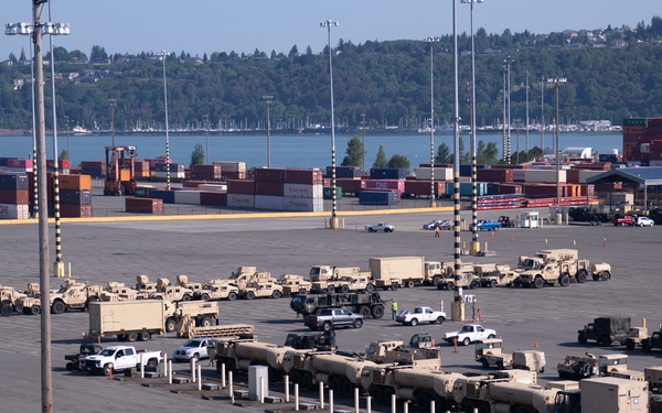 833rd Transportation Battalion Loads Equipment for Deployment in the Pacific