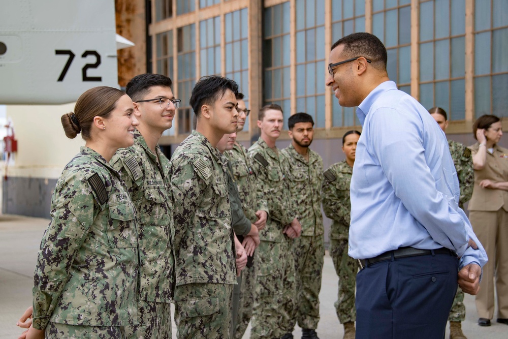 The Honorable Franklin R. Parker, assistant Secretary of the Navy for Manpower and Reserve Affairs visits VRM-30