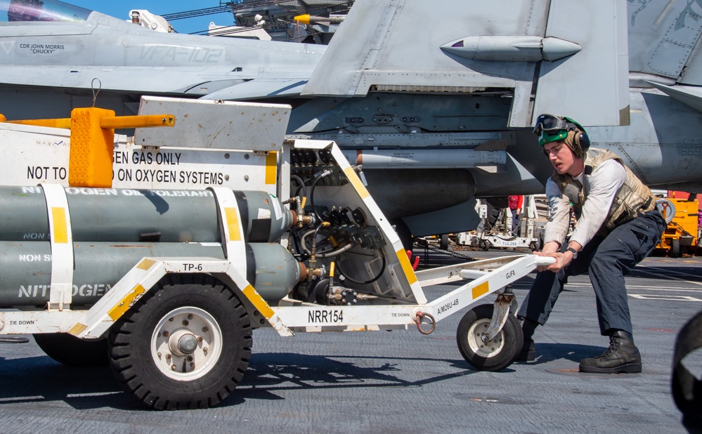 USS Ronald Reagan (CVN 76) conducts vertical replenishment (VERTREP) with USNS Wally Schirra