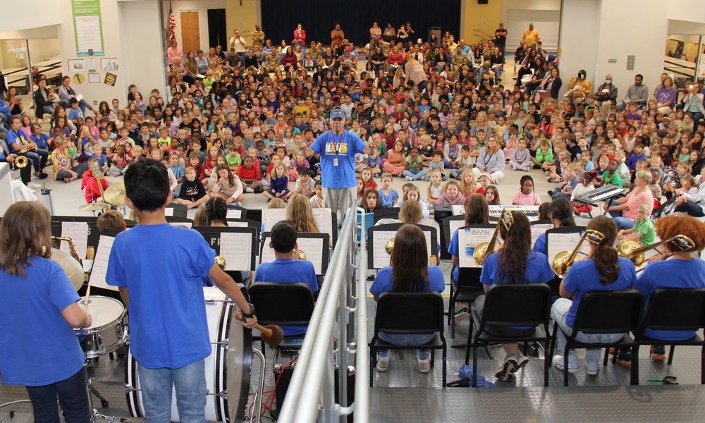 SWAN SONG -- Elementary school ‘legend’ retires after career spanning 5 decades