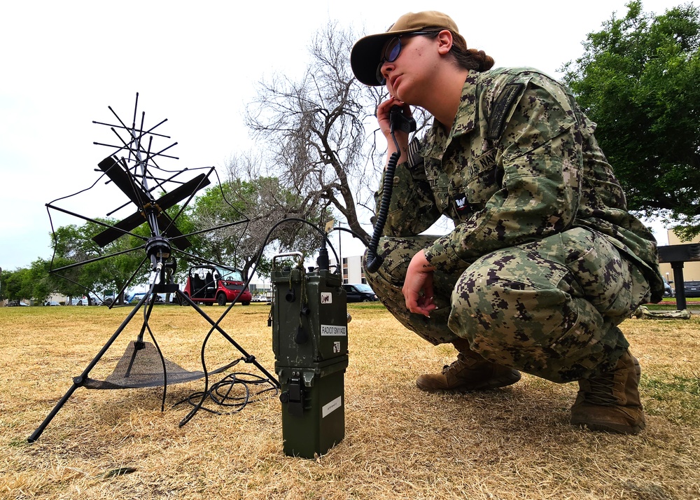 EOD Group One Trains on Next-Generation Communications Technology