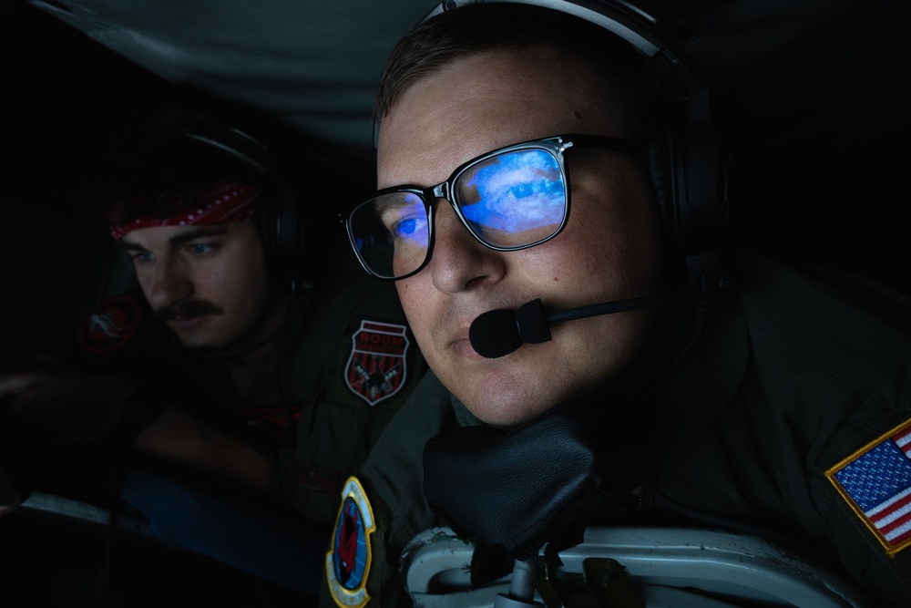 MacDill refuels the 93rd FS Makos over Florida