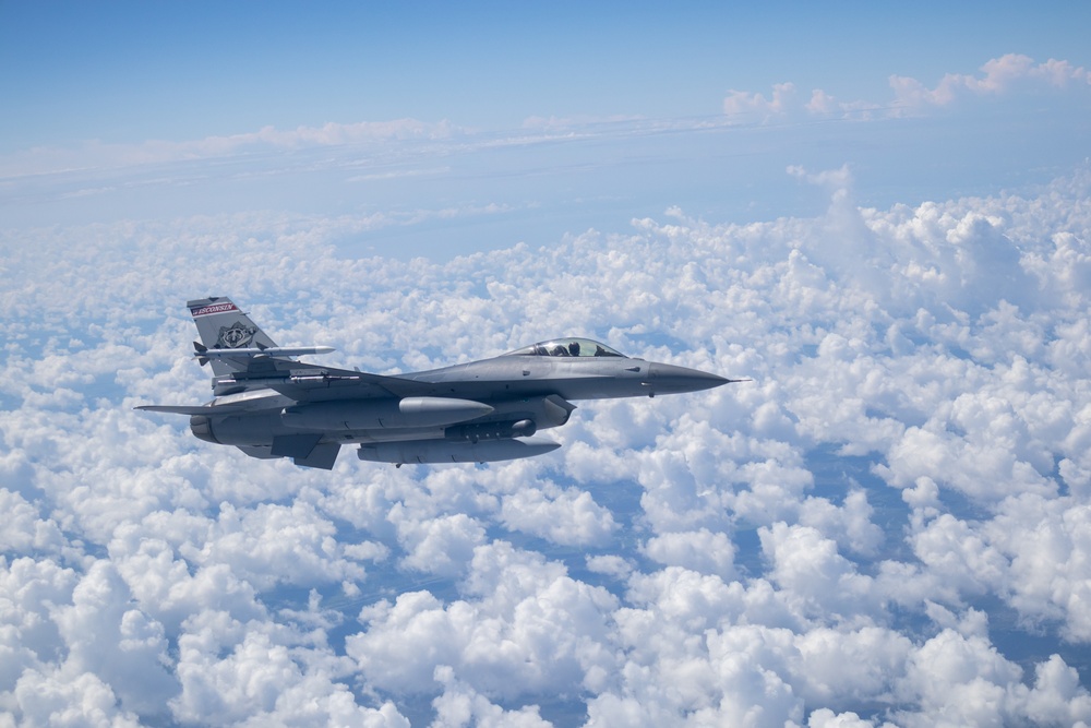 MacDill refuels the 93rd FS Makos over Florida