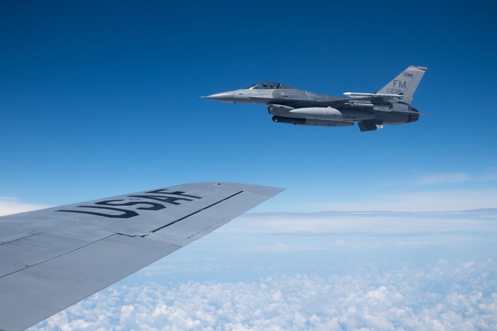 MacDill refuels the 93rd FS Makos over Florida