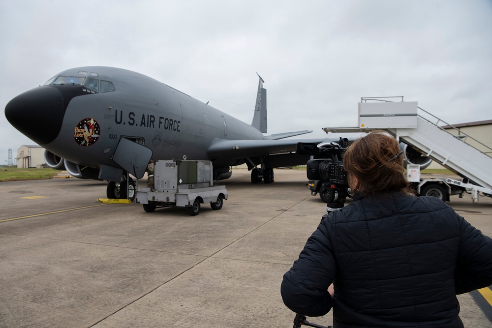 Media receive front row seats to air refueling during exercise Arctic Challenge Exercise