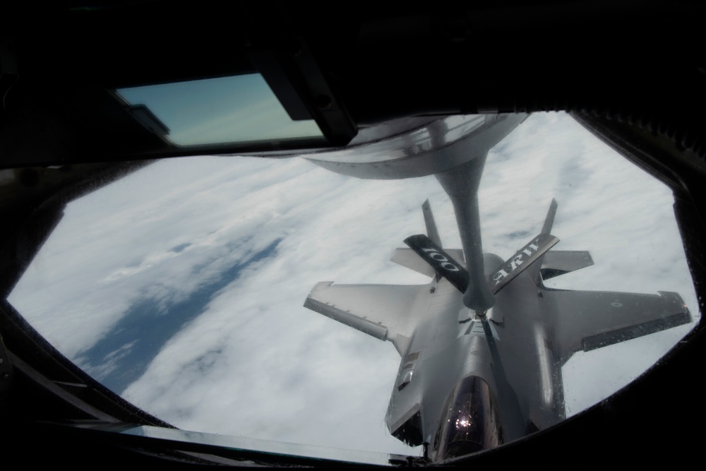 Media receive front row seats to air refueling during exercise Arctic Challenge Exercise