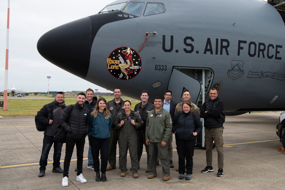 Media receive front row seats to air refueling during exercise Arctic Challenge Exercise