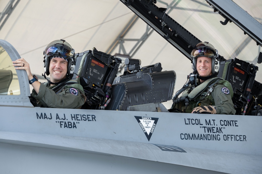 VMFA(AW)-533 Takes Final F/A-18 Hornet Flight