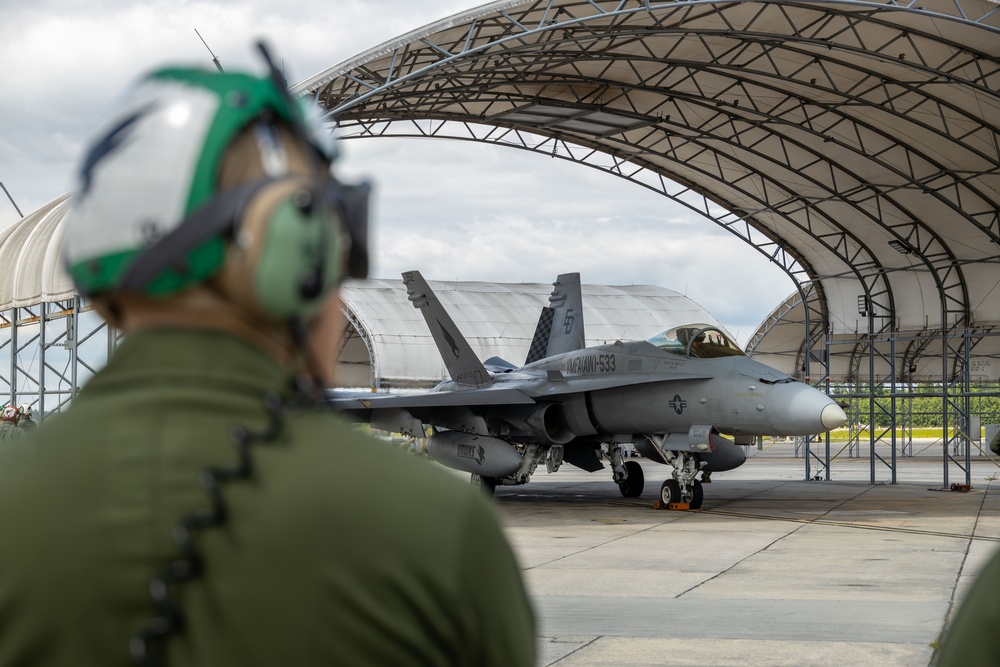 VMFA(AW)-533 Takes Final F/A-18 Hornet Flight