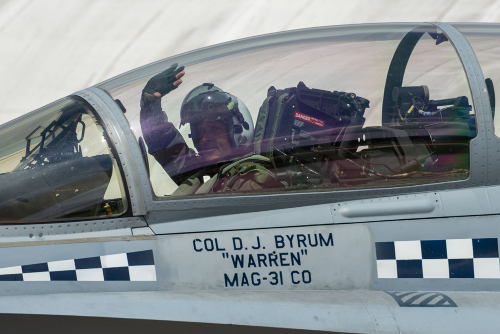 VMFA(AW)-533 Takes Final F/A-18 Hornet Flight