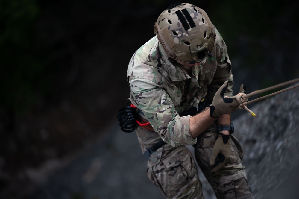 Special Warfare Instructors Practice