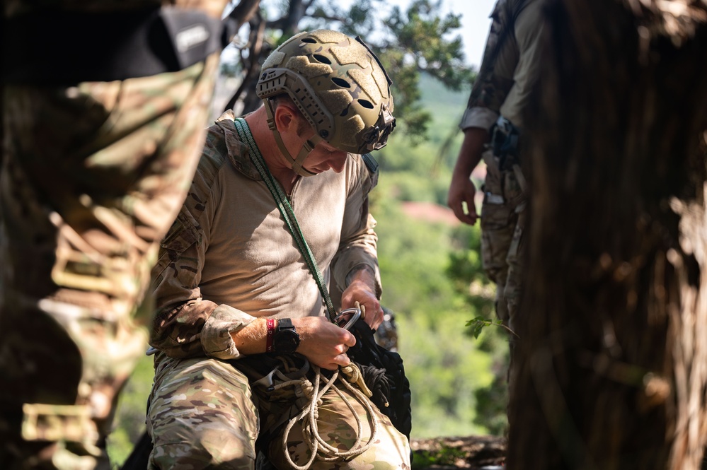 Special Warfare Instructors Practice