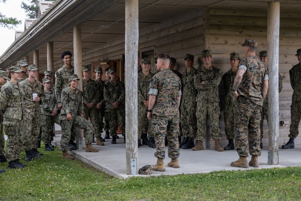 6th Marine Regiment SNCOs speak with U.S. Naval Academy Midshipmen