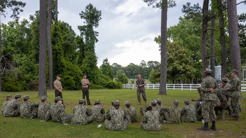 6th Marine Regiment SNCOs speak with U.S. Naval Academy Midshipmen