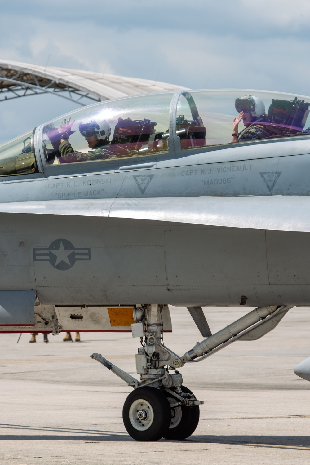 VMFA(AW)-533 Takes Final F/A-18 Hornet Flight