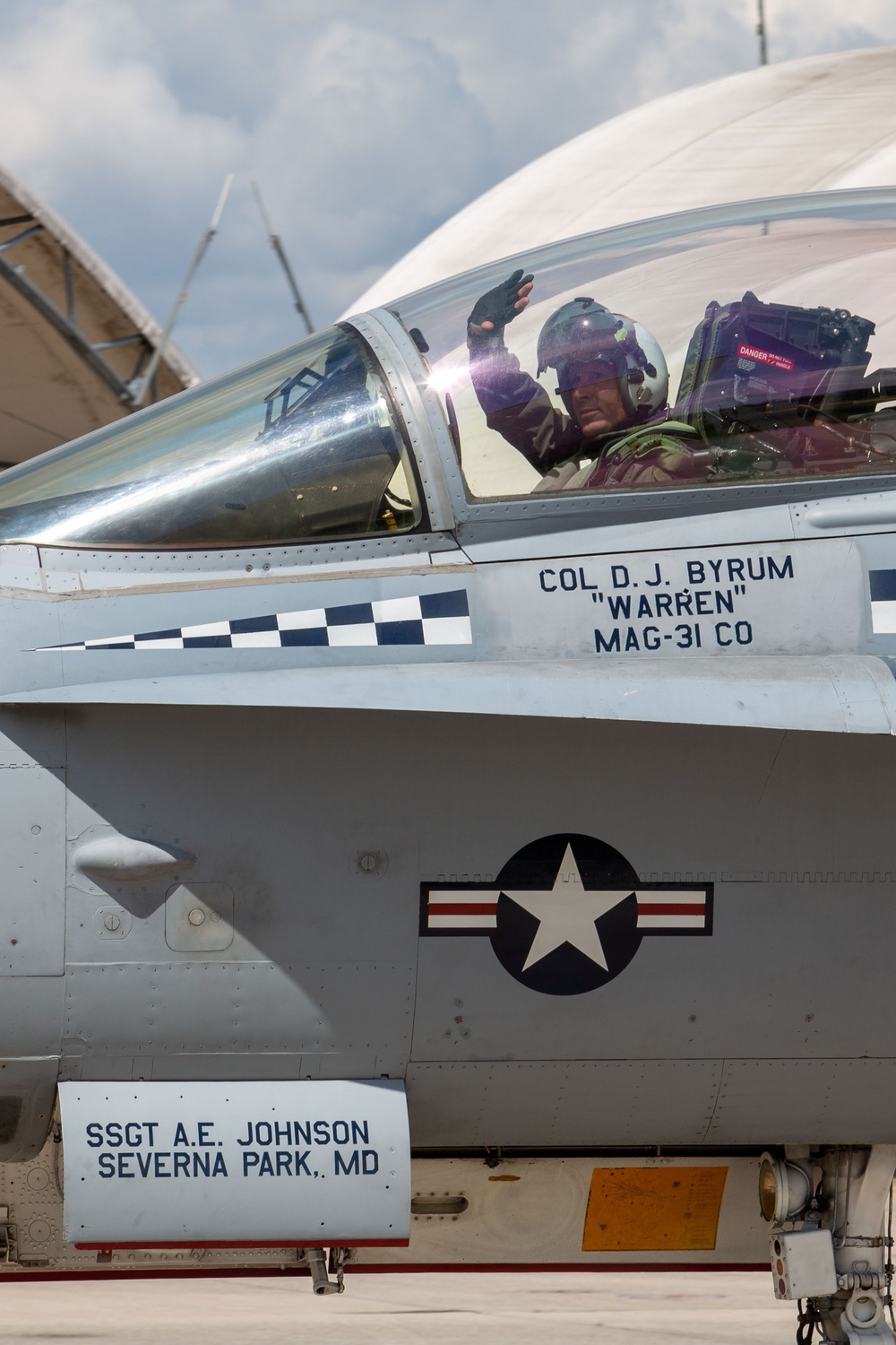 VMFA(AW)-533 Takes Final F/A-18 Hornet Flight