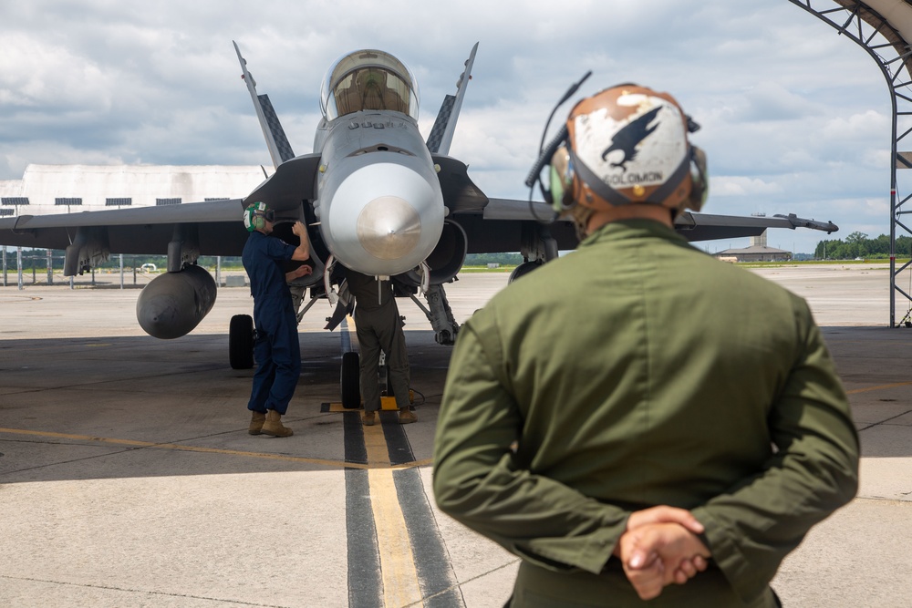 VMFA(AW)-533 Takes Final F/A-18 Hornet Flight