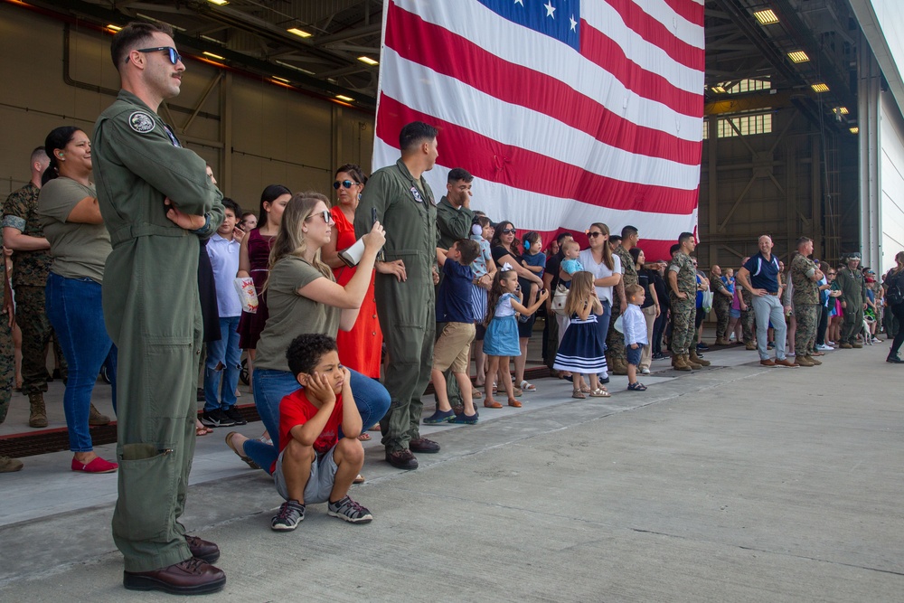 VMFA(AW)-533 Takes Final F/A-18 Hornet Flight