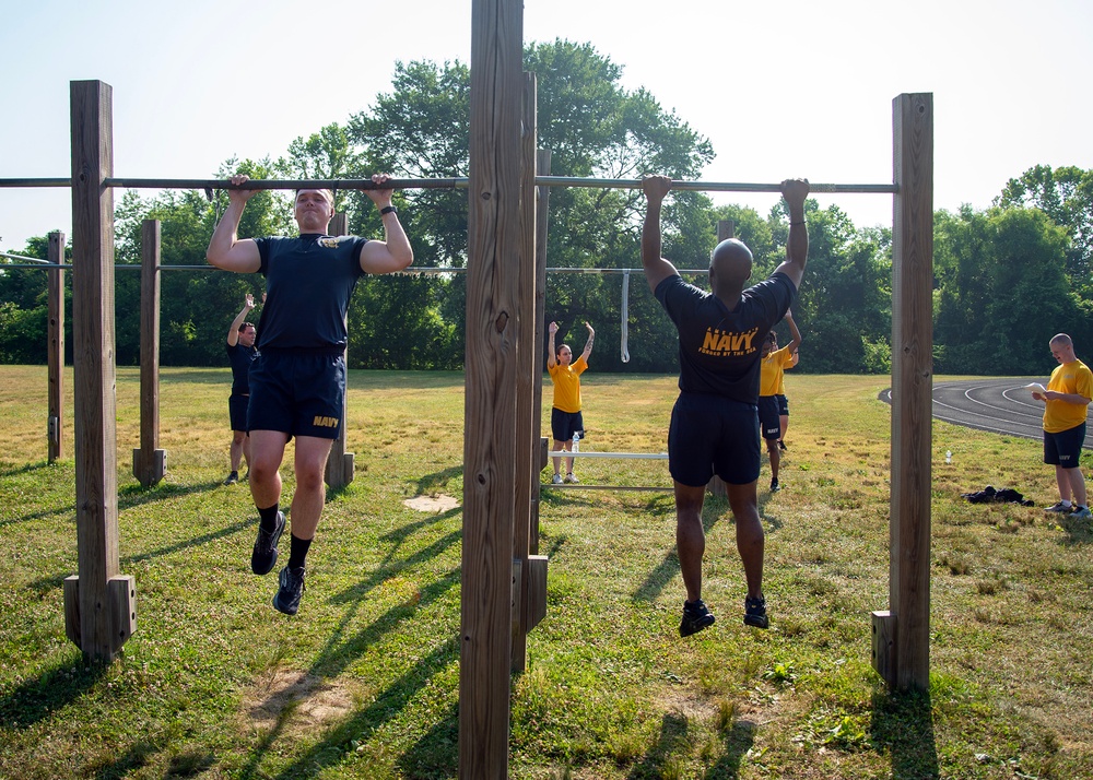 Sailors from U.S. Fleet Cyber Command/U.S. TENTH Fleet participate in a command sponsored fitness event as part of a commemoration of the 81st anniversary of the Battle of Midway on Fort George G. Meade, Md.