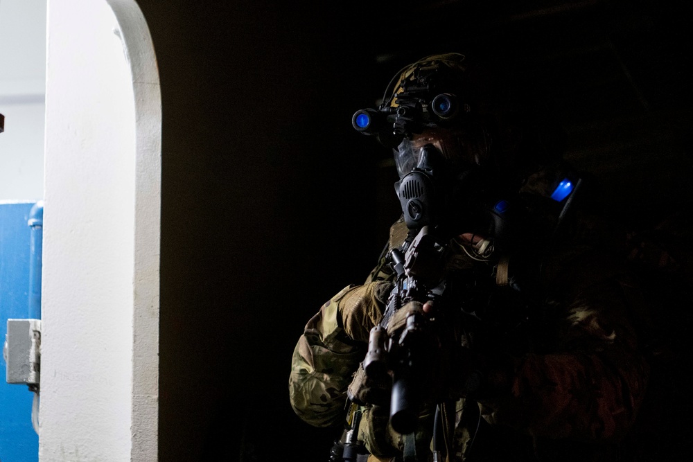 DVIDS - Images - Naval Special Warfare Conducts Readiness Training ...