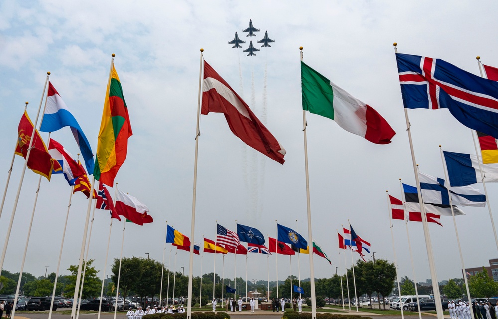 Thunderbirds soar in commemorative flyover at NATO HQ SACT