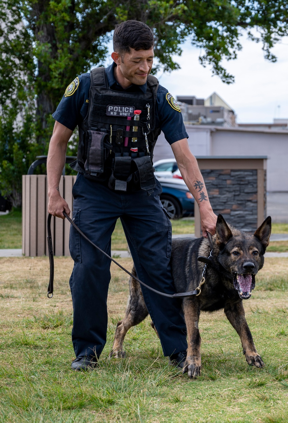 NERE23 Participants Interact With Military Working Dogs