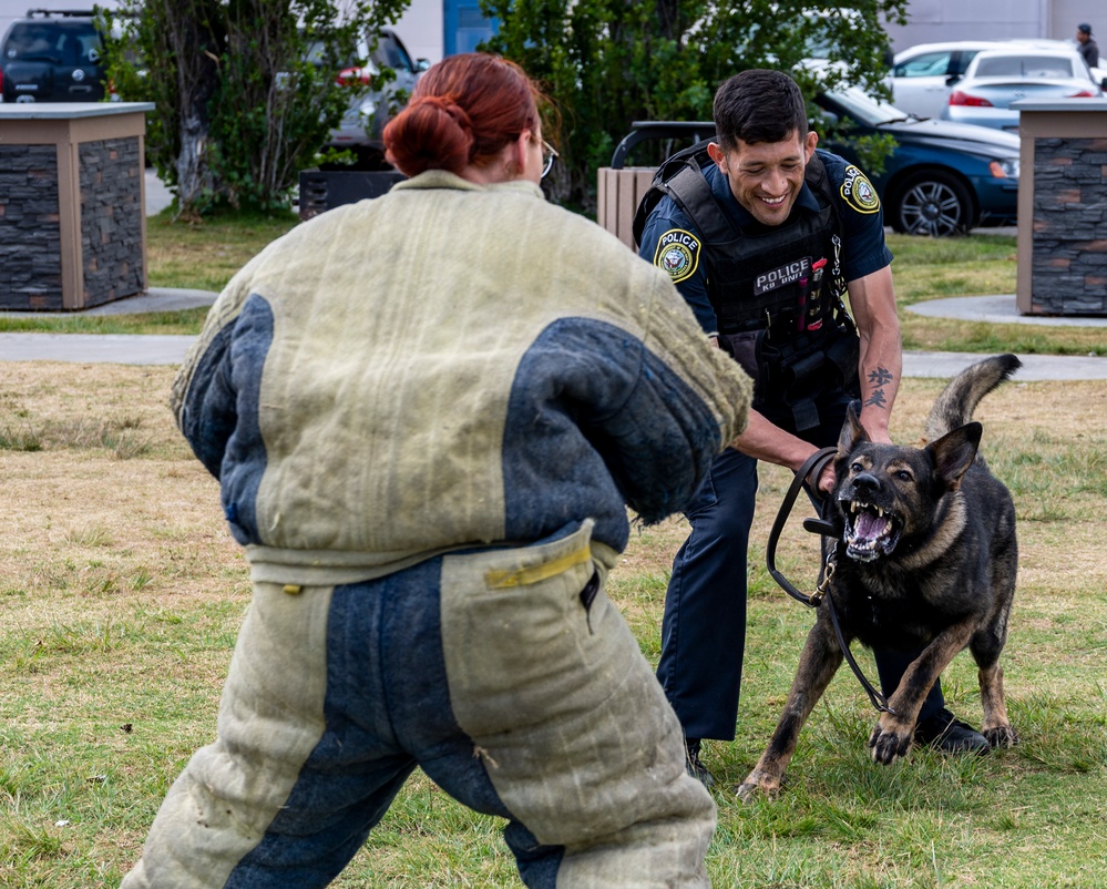 NERE23 Participants Interact With Military Working Dogs